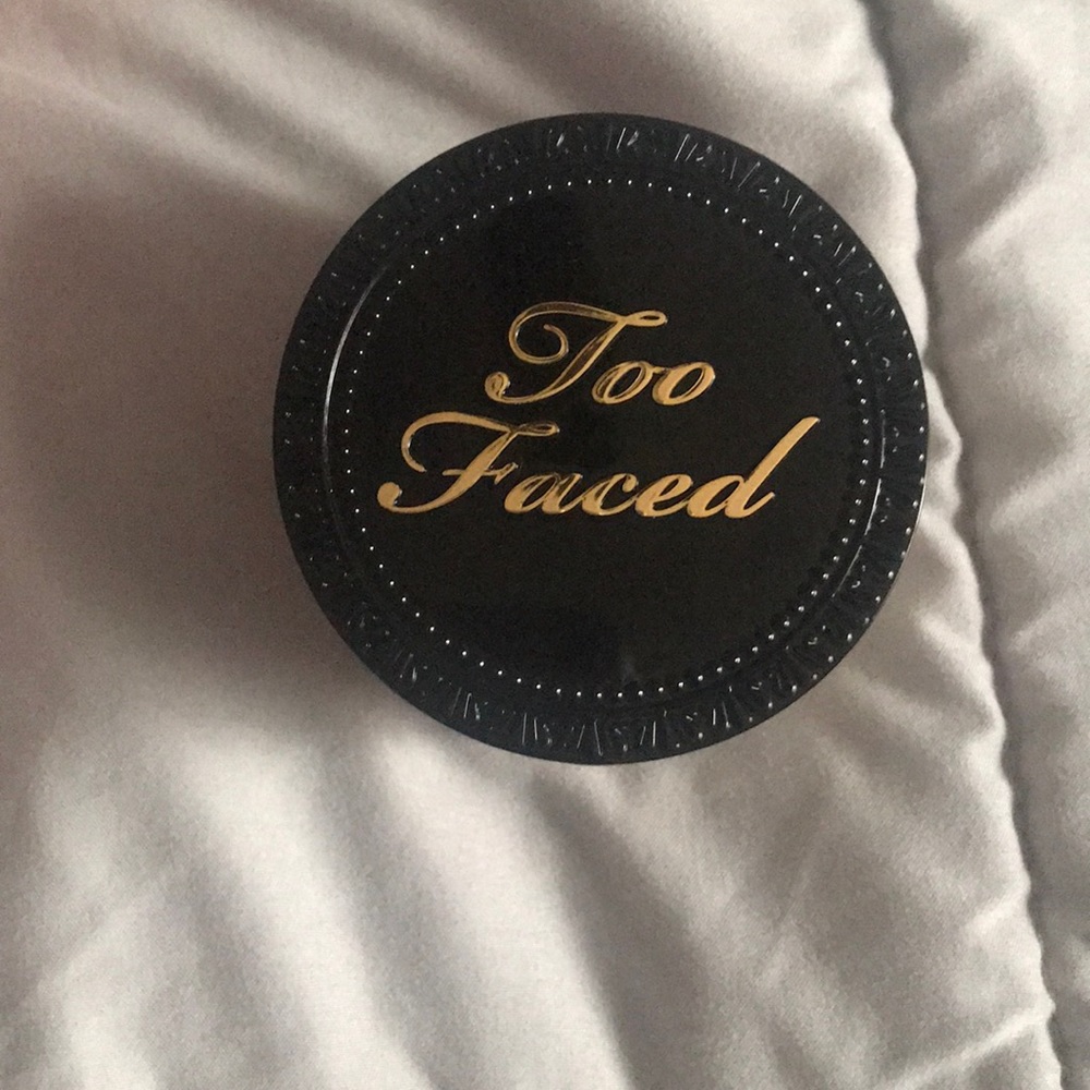 Too faced born this way setting powder